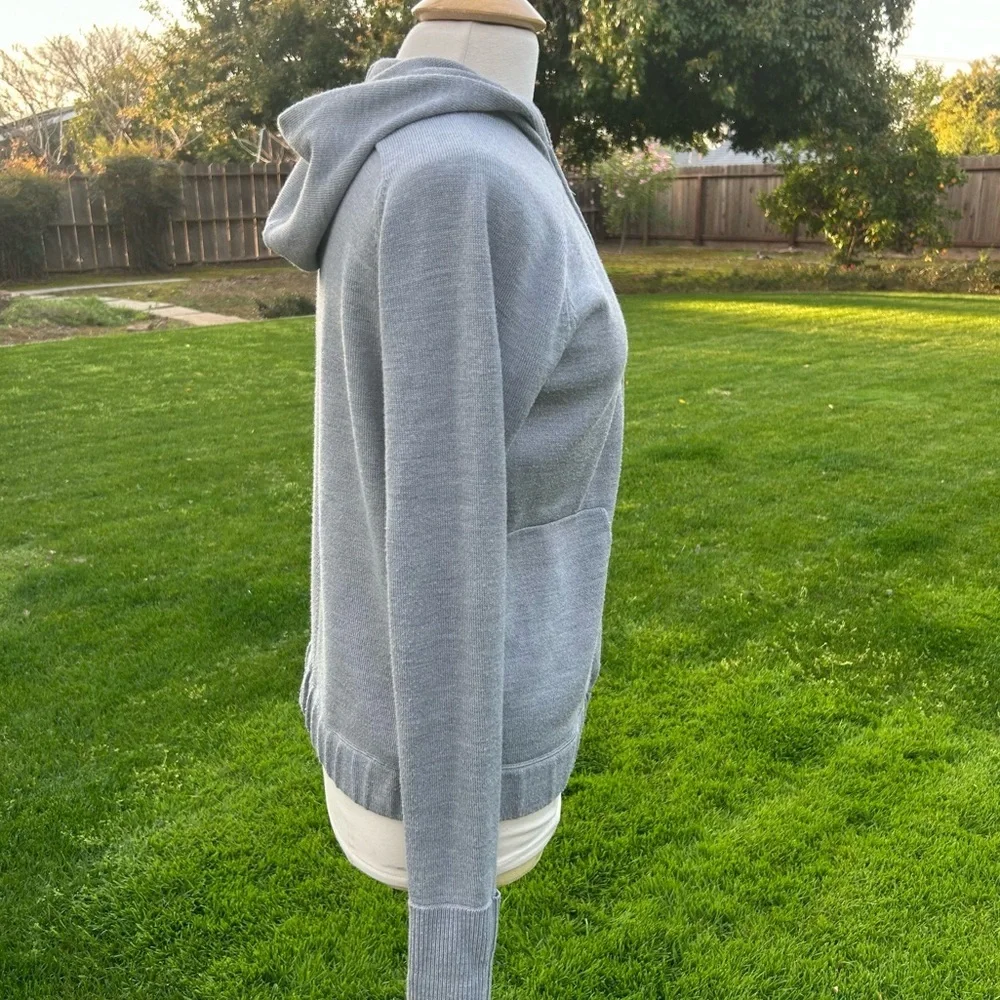Lululemon Gray Rise & Move Hoodie Heathered Silver Drop | Size 8 / 10 EUC